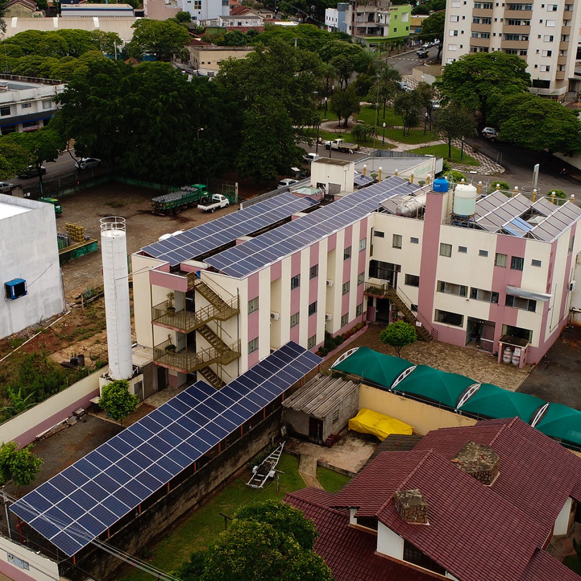 Vantagens do uso de energia solar em hotéis